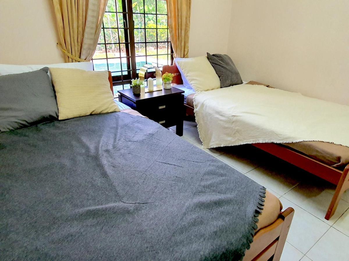 Melaka Afamosa Villa With Private Pool For 10 Pax Alor Gajah Exteriér fotografie